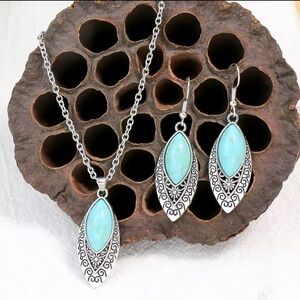 Earring and necklace set NEW